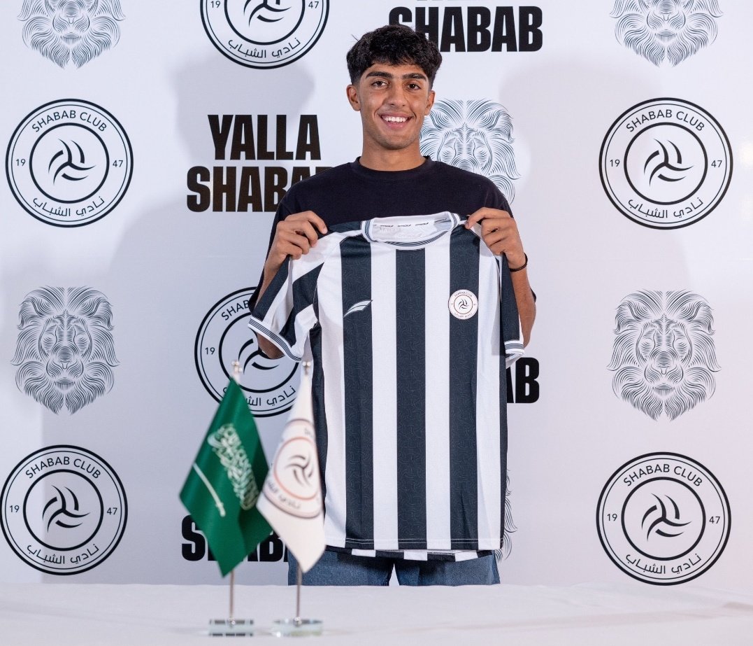 مــحــمد DES (@des_shfc) on Twitter photo اللاعب ماجد عبدالله يفتقد جميع اساسيات كرة القدم، والمشكلة الطامة انه من العام الماضي ينزلونه كبديل ويبون منه يغير مجرى المباراة وهو م يعرف يمرر ولا يمسك الكورة 
بداية التصحيح تنسيقه لفريق الرديف والشتوية يمسك الباب واي مهاجم في الرديف والله راح يكون افضل منه بمليون مرة اللاعب ماجد عبدالله يفتقد جميع اساسيات كرة القدم، والمشكلة الطامة انه من العام الماضي ينزلونه كبديل ويبون منه يغير مجرى المباراة وهو م يعرف يمرر ولا يمسك الكورة 
بداية التصحيح تنسيقه لفريق الرديف والشتوية يمسك الباب واي مهاجم في الرديف والله راح يكون افضل منه بمليون مرة