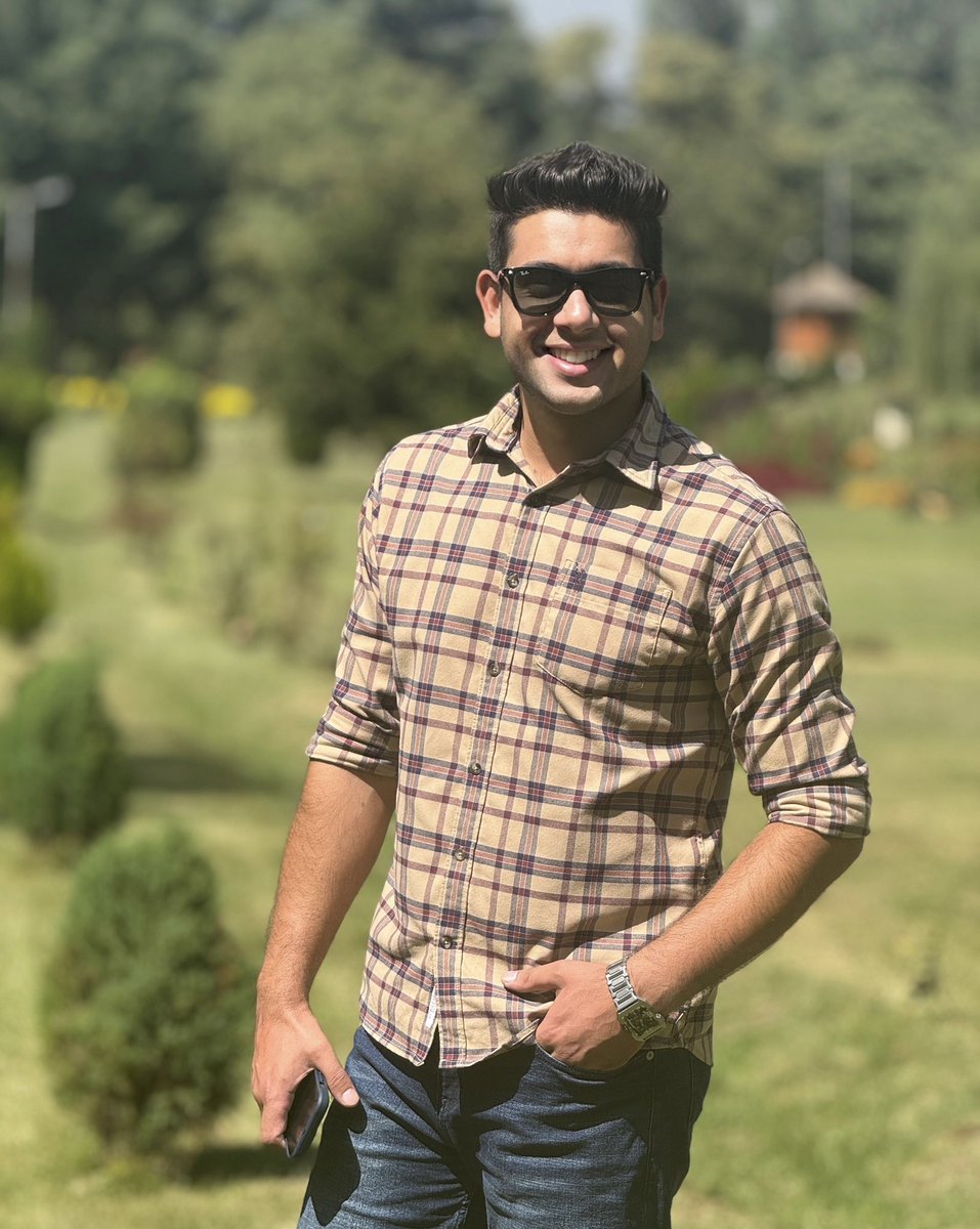 The sun paints the world in shades of gold, reminding us that even after the darkest storms, light always finds its way. Each beam is a whisper of hope, urging us to breathe deep and believe that tomorrow holds something brighter.

Chasing sunshine,embracing hope. 🌞💫