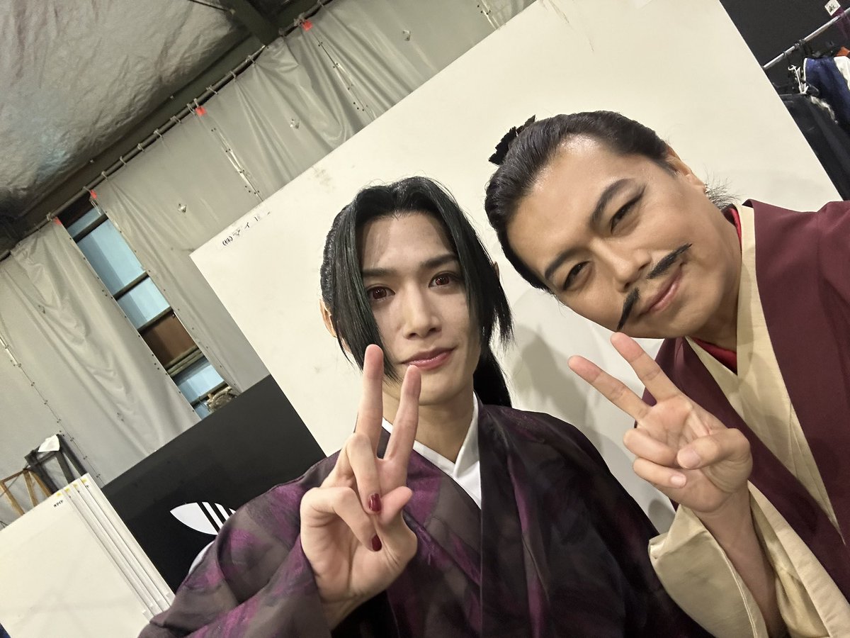 「歌劇バババ」全キャラ、ウケてました。
特に水江さんにはここまでやってもらって申し訳ありませんと言う大○起シーン。
佐奈さんの坂本はスベリ知らずの変態性。
リスト君のハンカチに弄ばれる李仁くん。
フランケンの体を張った脳筋ぶり。
ヤマンバの罵り。葵ちゃんの顔パック。