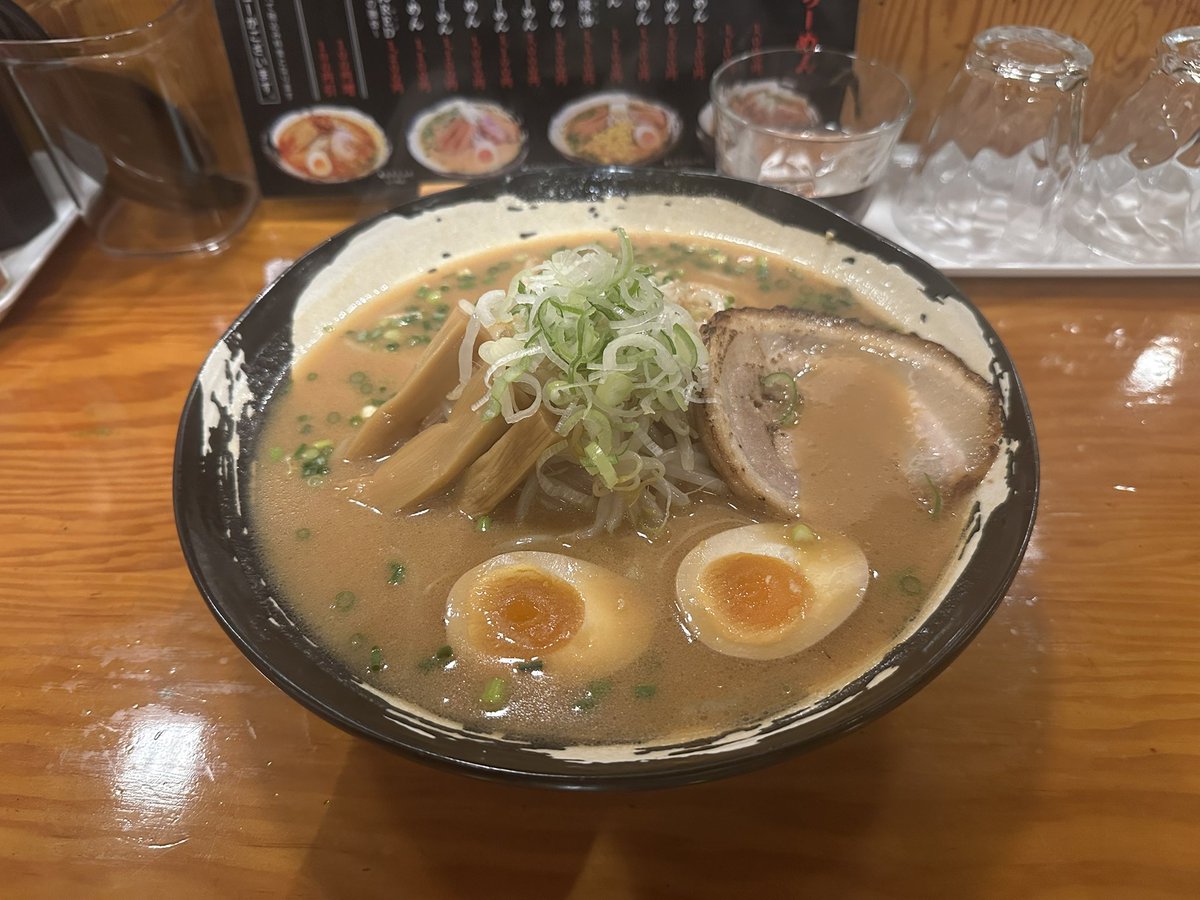 本日は年1くらいの間隔で動いてるバンド練習へ😊
久々の音楽工房さん!
練習に集中しすぎて写真と動画撮るの忘れた!
その後はラーメン😉
味噌ラーメンめちゃ美味かったです🥺