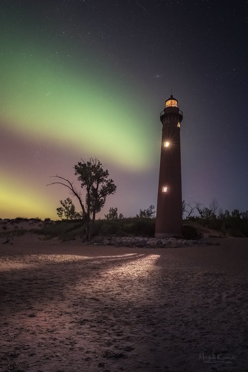 And.... Glorious proton aurora!  The weird blobs were best to watch race across the sky.  #aurora #northernlights #spacewx <a href="/PureMichigan/">Pure Michigan</a>