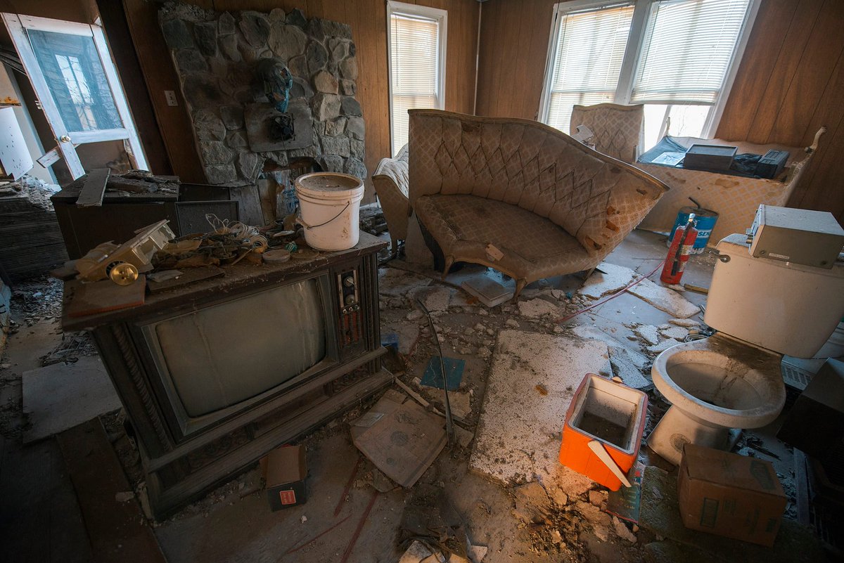 shagbark_hick's tweet image. Ruination and decay hits so much harder in lush, fertile areas that are objectively ideal for human flourishing.

You realize that letting things fall to ruin in places like these is the ultimate luxury. No other society in human history could afford to let so much good land go…