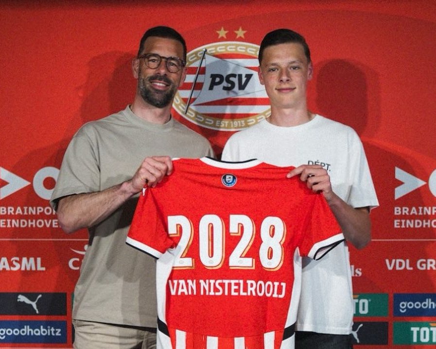 Liam van Nistelrooy, the son of Ruud, plays for the PSV U17 side 

Ruud van Nistelrooy has said he named his son after the late great Liam Miller, his former Manchester United teammate 

Amazing 🇮🇪🙏🏻🇳🇱