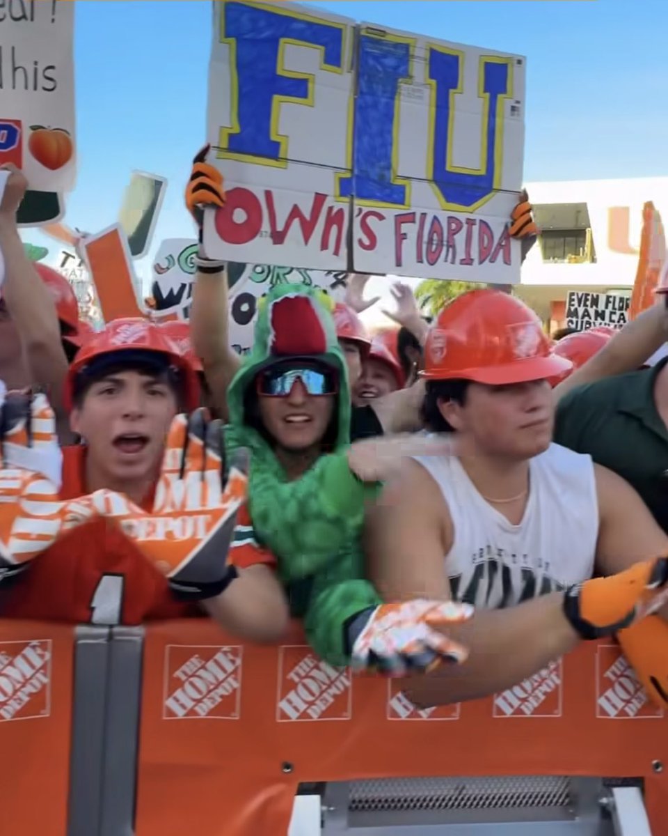 FIU spotted front and center at <a href="/CollegeGameDay/">College GameDay</a> 👀

#PawsUp