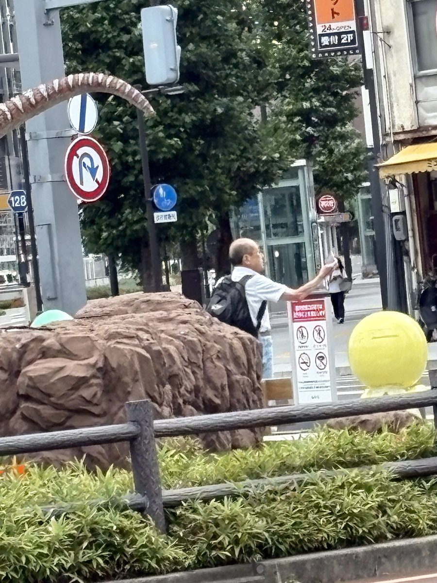 aa7_aj2's tweet photo. 今日9月20日。福井駅前にて嫁さんが激写😆
桐谷さんーーーー！！！！ https://t.co/4IM5JT1X6P