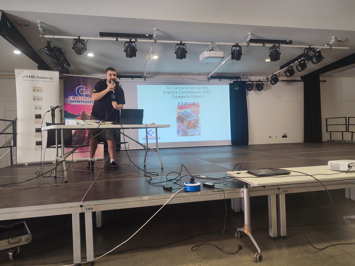 ExploraCommodore (@excommodore) on Twitter photo Entrega de premios Quinto Concurso Diseño de Sprites. Entrega de premios Quinto Concurso Diseño de Sprites.