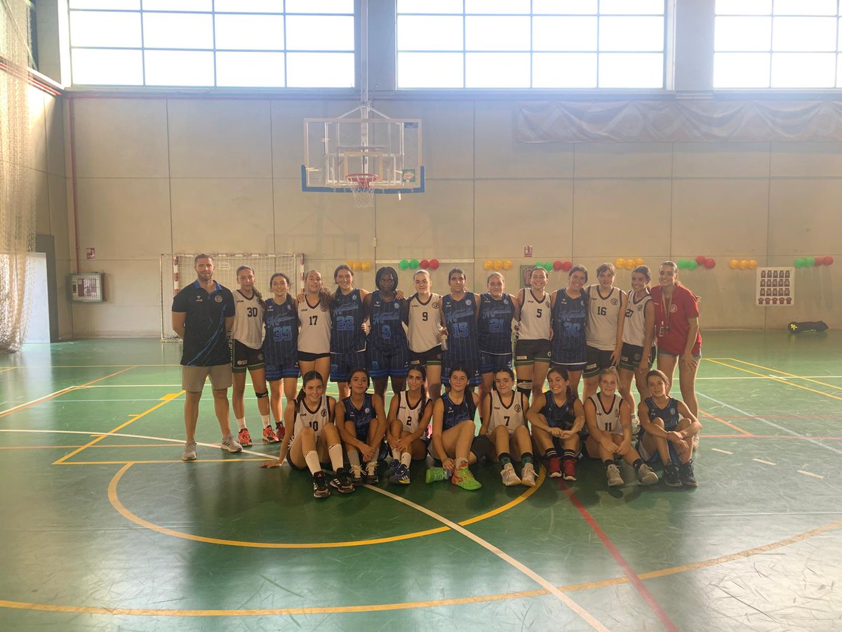 Nuestras juniors han ido a divertirse con las juniors de <a href="/CBCareba/">CB CAREBA</a> por su XXX Aniversario. ¡Muchas gracias por la invitación y felicidades, amigos!