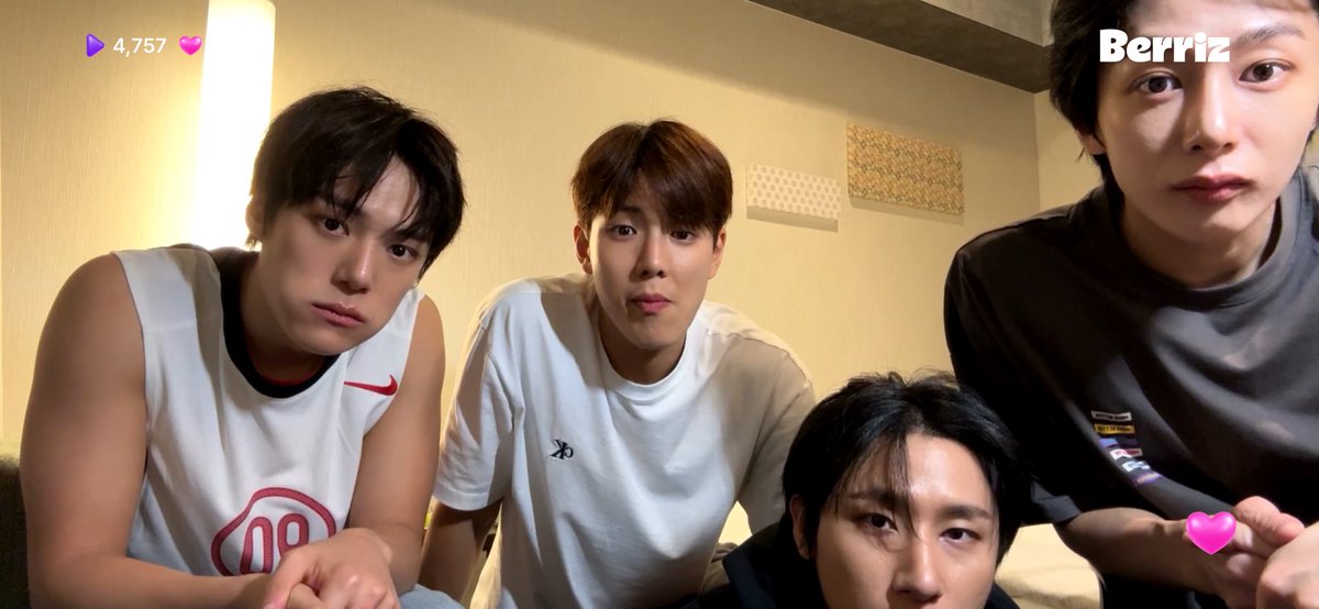 bigmonstas's tweet photo. why do they keep looking at me like i did it https://t.co/tbIpOR1wko