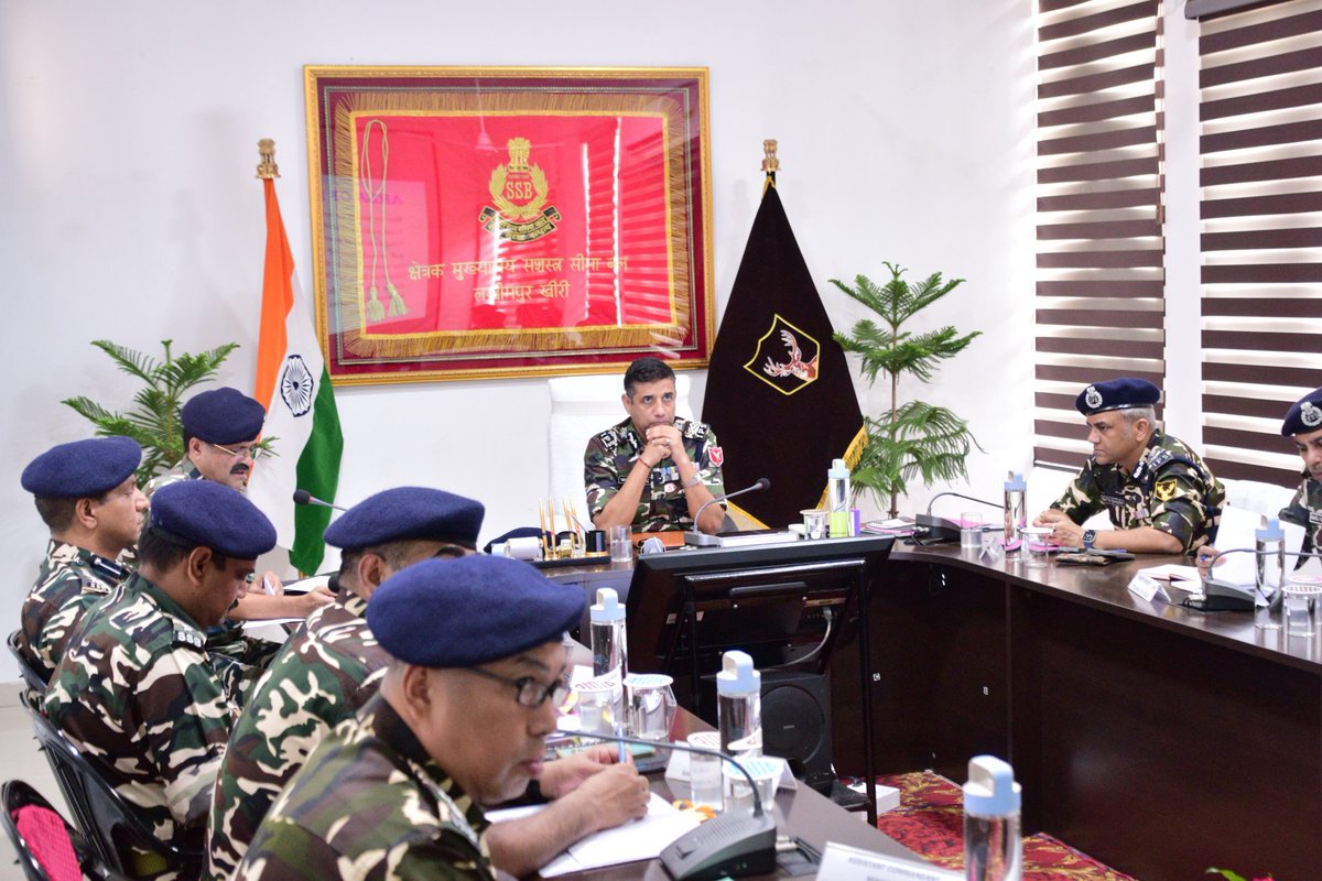 SSB_INDIA's tweet image. #DGSSBOnTour
During his visit to FTR Hqrs, Lucknow (@SSBFTRLUCKNOW), Sh. Sanjay Singhal, IPS, Director General, SSB (#DGSSB), today visited #BOP Danga of the 3rd Bn, Lakhimpur Kheri (@3BnSSB_INDIA), where he interacted with field commanders &amp;amp; #jawans and reviewed operational…