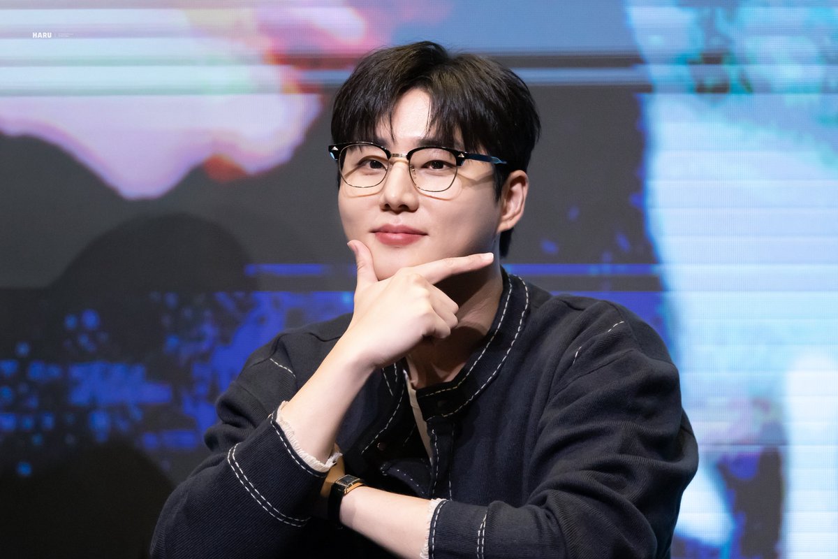 250919 #데이식스 #영케이 #Day6 #YoungK

안경...♡