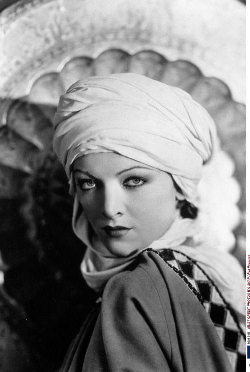 Suzanne08253534's tweet photo. Myrna Loy https://t.co/7vUN3xJ2eJ