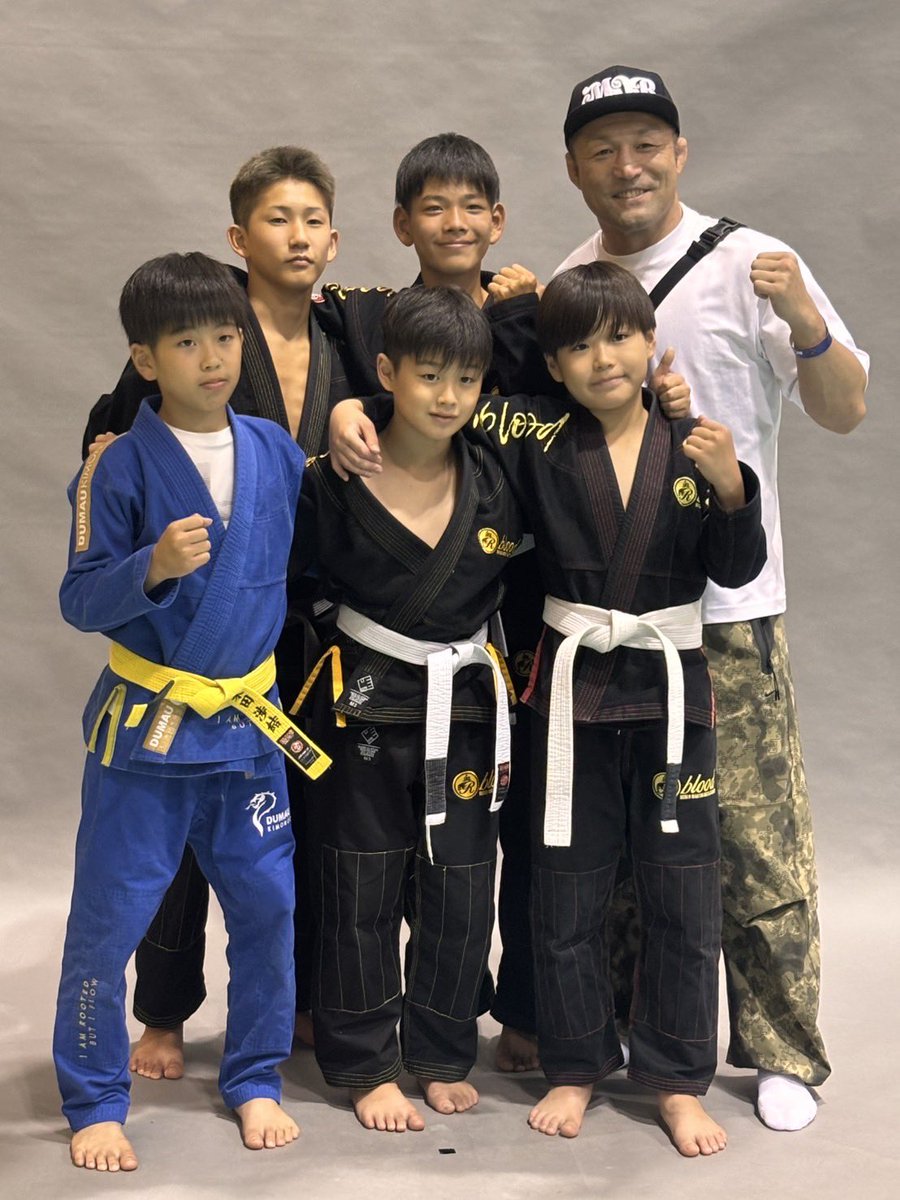 ryuta918's tweet photo. 柔術世界大会3日目
ヒロト世界チャンピオン
マナト世界2位
アユム1敗
レイラ世界3位
ルキ世界チャンピオン
特に、ヒロトとマナトは決勝で同門対決を1ポイント差の接戦
攻めたマナト!守り切ったヒロト!どちらも今後の為にもいい経験になれば幸いです
皆良く頑張った💪
有難う🙇♂️
#RBLOOD #柔術 https://t.co/z2xlZ8d1Xt