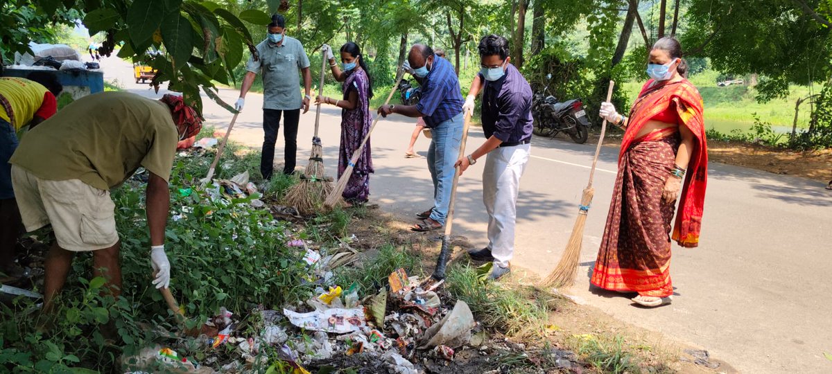 bdo_rayagada's tweet photo. On dated- 17.08.2025 After Launching programme. CTU Cleaniness at Rayagada village Roadside in preesence of Respect Chairman Madam, BDO sir, AEE sir, All GP Staff and BRC Rayagada.
@CDO_ZP_GJP @DM_Gajapati @CMO_Odisha @PRDeptOdisha.      #SHS2025 #SwacchataHiSeva https://t.co/LSW0rtBtHc