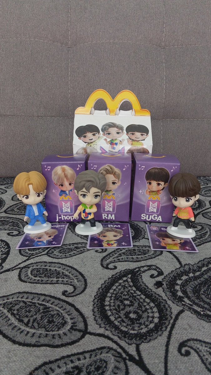 AndLauv's tweet photo. @vobojeongtzu I don't know why, but here in Moldova🇲🇩 these boxes are not random, you can choose the figurine you want to receive👀 https://t.co/m4ksqlG7LD