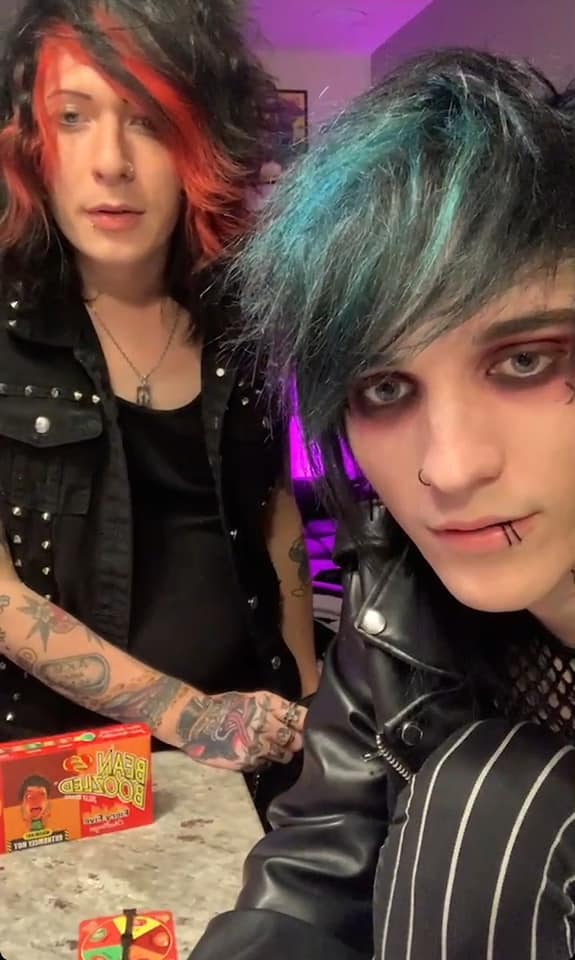 coffin2014's tweet photo. September 20, 2021
I remember that TikTok stream, guys!ππ€
It was great hanging out with you guys. ππ€ #jakebateman #johnnieguilbert https://t.co/dK3yyv4xEW