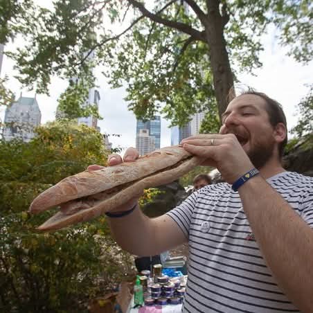 ✨MAKE ARMORICA GREAT AGAIN✨

Dimanche, c'est la 15ème Garden Pâté Hénaff organisée par <a href="/bzhny/">BZH New York</a> à Central Park !

En ouvrant la petite boite bleue, les expats se retrouvent téléportés en Bretagne. 

Alors, prêts pour cette téléportation gustative géante ? 
Il y aura 15 Opinels