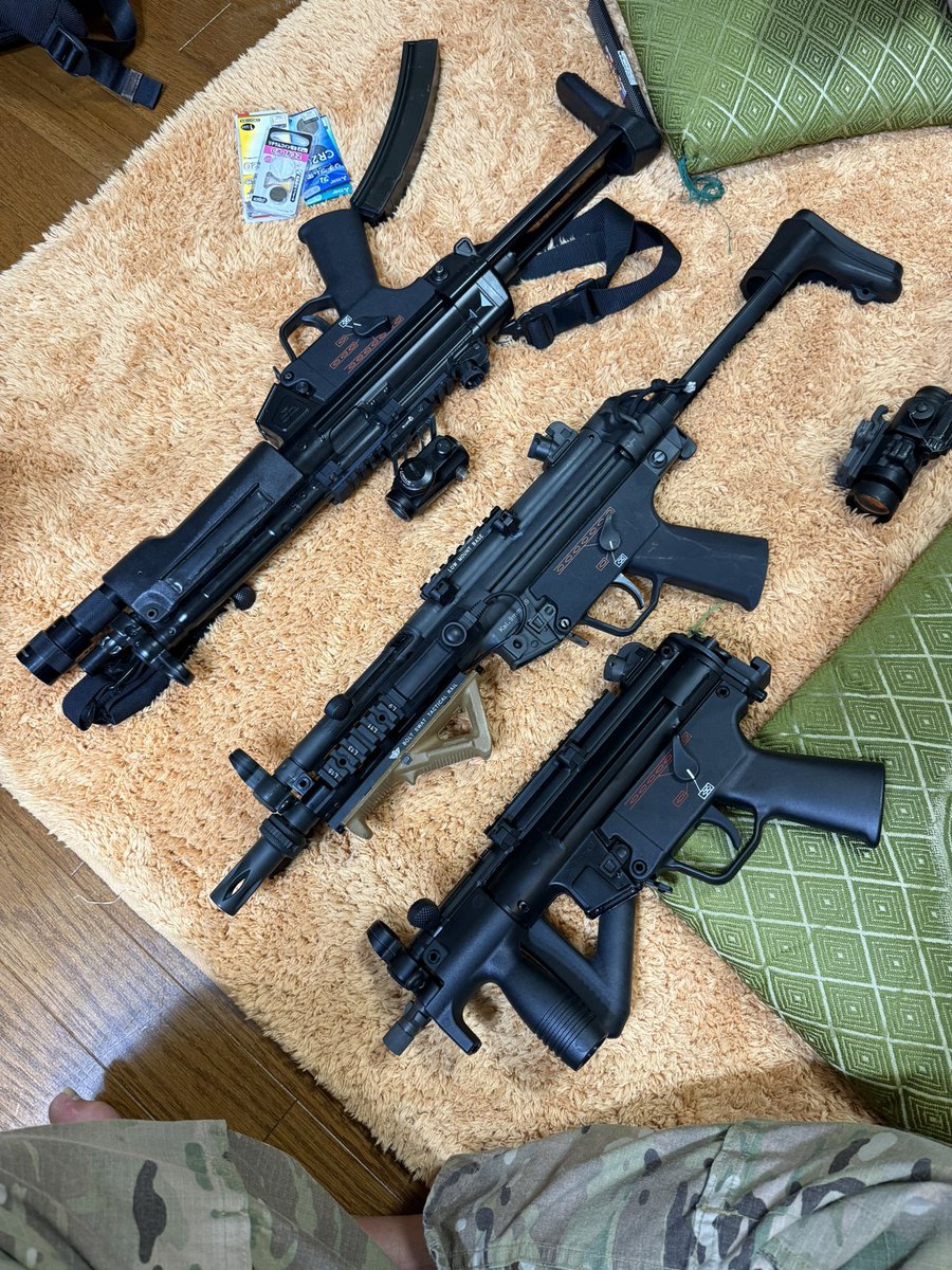ものべ川 (@iosif_1221) on Twitter photo MP5祭り😊
左から…
マルイ次世代、BOLT、VFC MP5祭り😊
左から…
マルイ次世代、BOLT、VFC