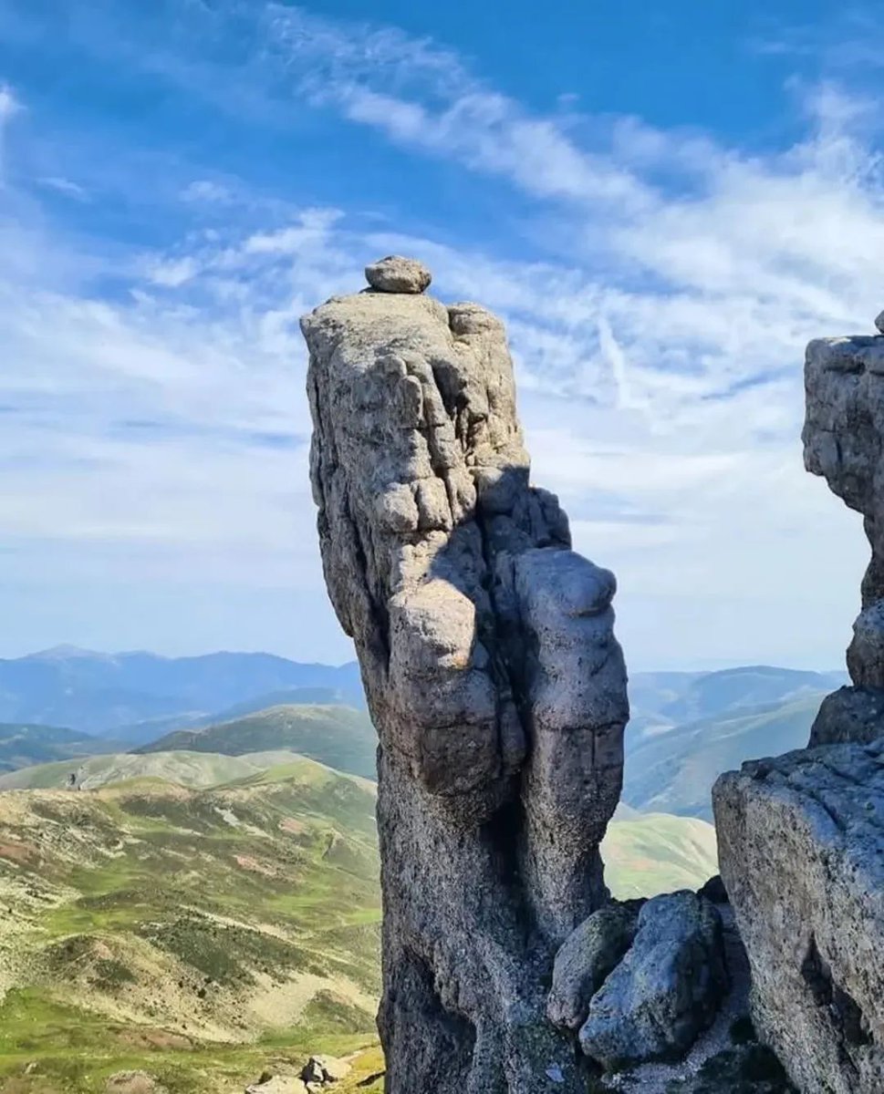 ¡Formas imposibles en los #PicosdeUrbión!
Este es sólo un ejemplo de las sorpresas que guarda la ruta que sube al #Urbión desde #Ambascuerdas.
📸 <a href="/elrevi14/">elrevi14</a>
#montaña #duruelodelasierra #duruelo #turismo #soria #naturaleza #castillayleon  @cylesvida  #soriaestademoda <a href="/spain/">Spain</a>