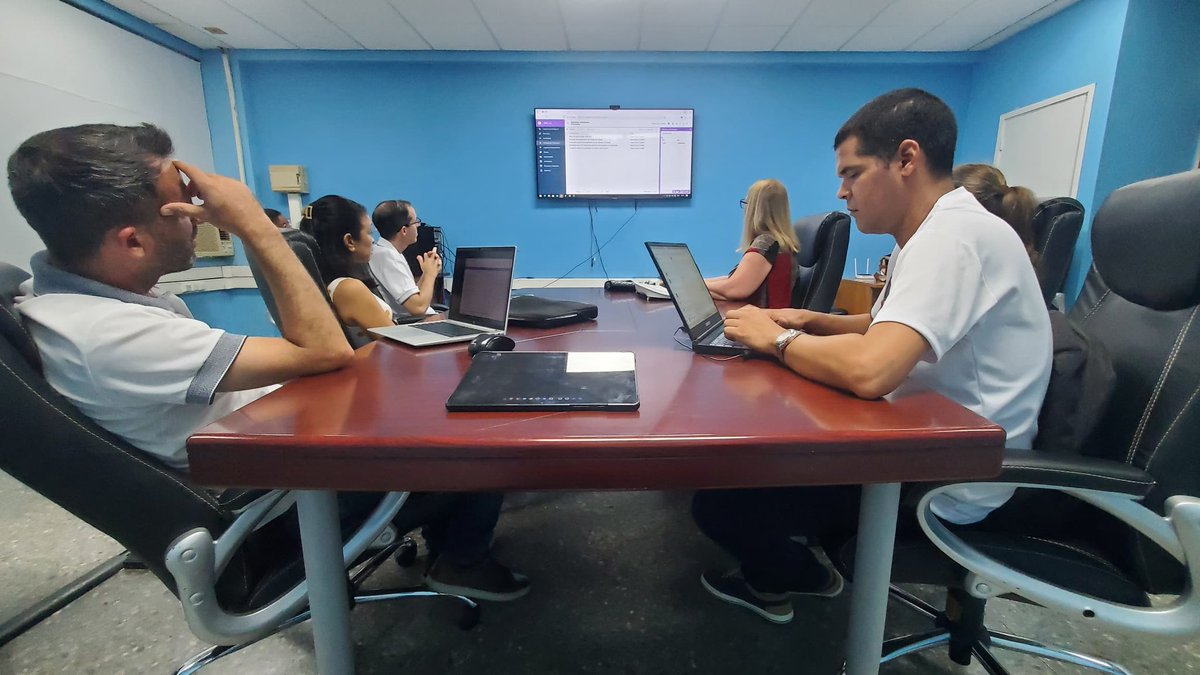 Excelente jornada de viernes en la <a href="/universidad_uci/">Universidad de las Ciencias Informáticas</a> donde desarrollamos una capacitación para la implantación de la versión 4.0 del Sistema de planificación de actividades (SIPAC), con la presencia de <a href="/AAB_Cuba/">Alicia Alonso Becerra</a> y <a href="/raydelmp/">Raydel Montesino Perurena</a>.