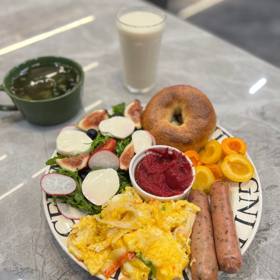 Starting the day with a hearty breakfast! 🍳🥓🥗 Fresh, flavorful, and full of energy. 
#BreakfastGoals #MorningVibes #Foodies  #Yummy #GoodMorning ☀️🥤