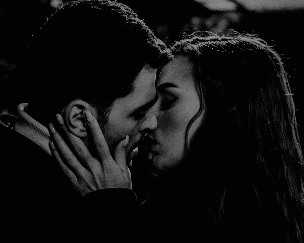 spiritwithchain's tweet photo. Solo con un beso me salvaste la vida, y hoy existe amor donde antes hubo una herida, y con ese beso me obligaste a quedarme, porque el amor solo sabe buscarme cuando tú me tocas.

Y demostrar que, contigo, el destino, ya no se equivoca. https://t.co/ay7VYVthLa