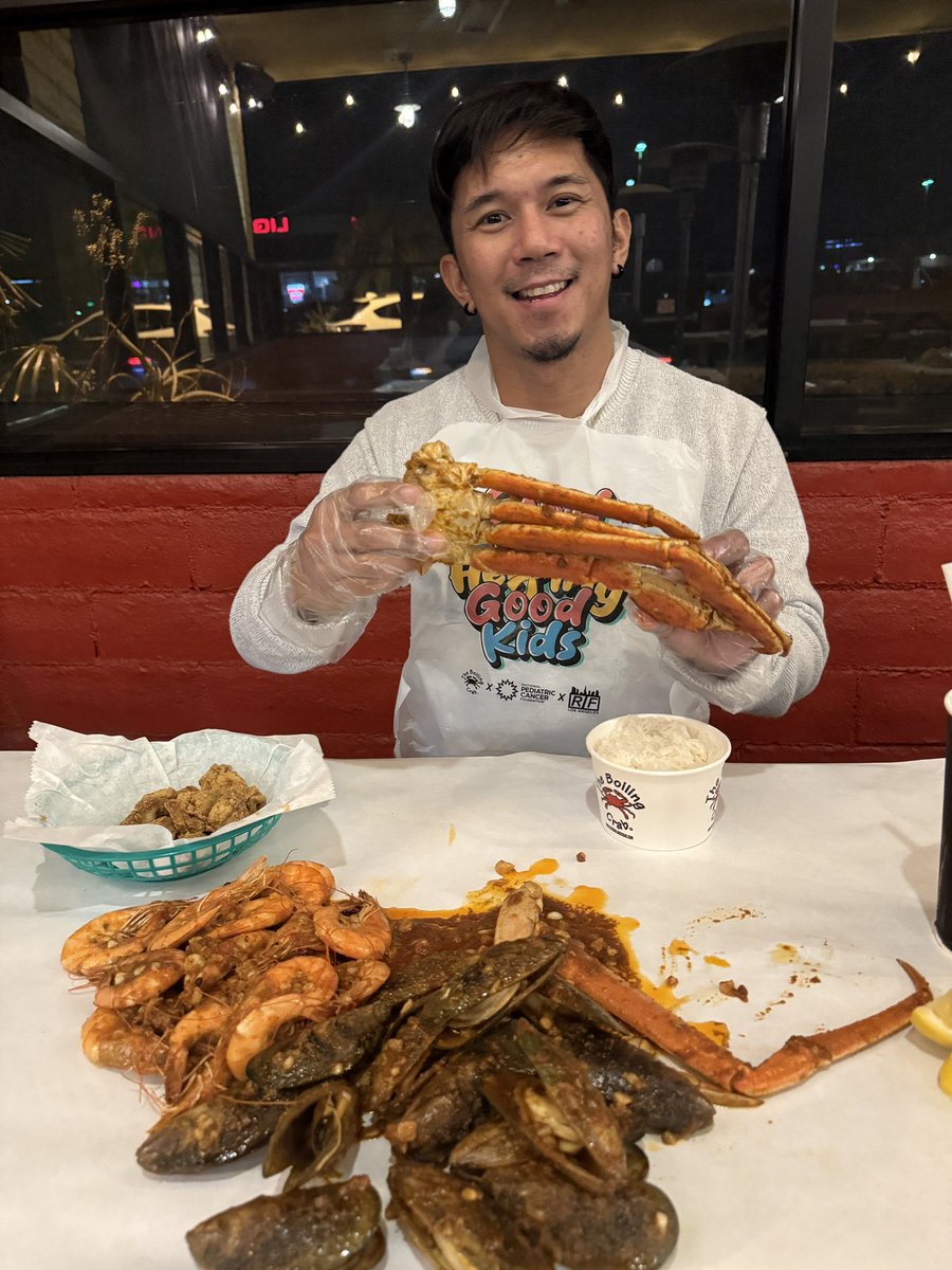 iam_kenito's tweet photo. At The Boiling Crab, there's no such thing as 'too messy' #MiraMesa #TheBoilingCrab https://t.co/xfM5HS8VAC