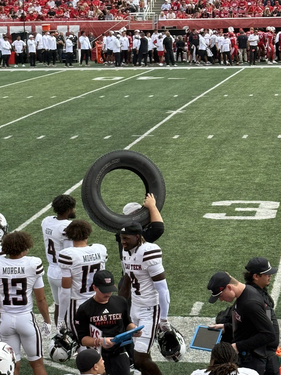 Tech fans, what’s w/ the tire?