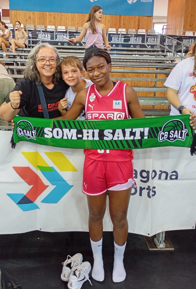 🏀Felicitem a la saltenca Ariela Goudji, formada al <a href="/cbsalt/">Club Bàsquet Salt</a>,  i que amb només 16 anys avui ha debutat amb el primer equip de l'<a href="/unigirona/">Spar Girona</a> en la victòria d'aquesta tarda per passar a la final de la Lliga Catalana!
👏 El teu esforç i talent són inspiració per tot el poble!
#ViuSalt