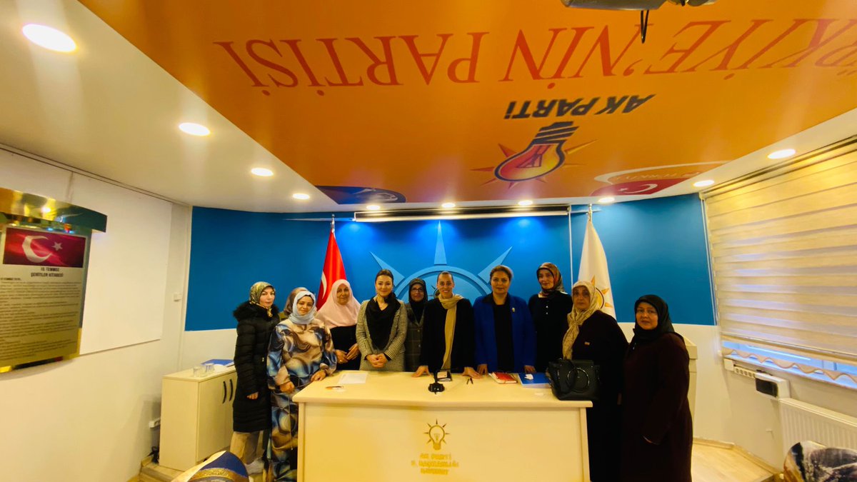 Merkez mahalle başkanlarımız ve yönetim kurulu üyelerimizle birlikte Bayburt programımızı tamamladık.Bayburt’un cesur ve yürekli kadınlarına teşekkür ederiz.