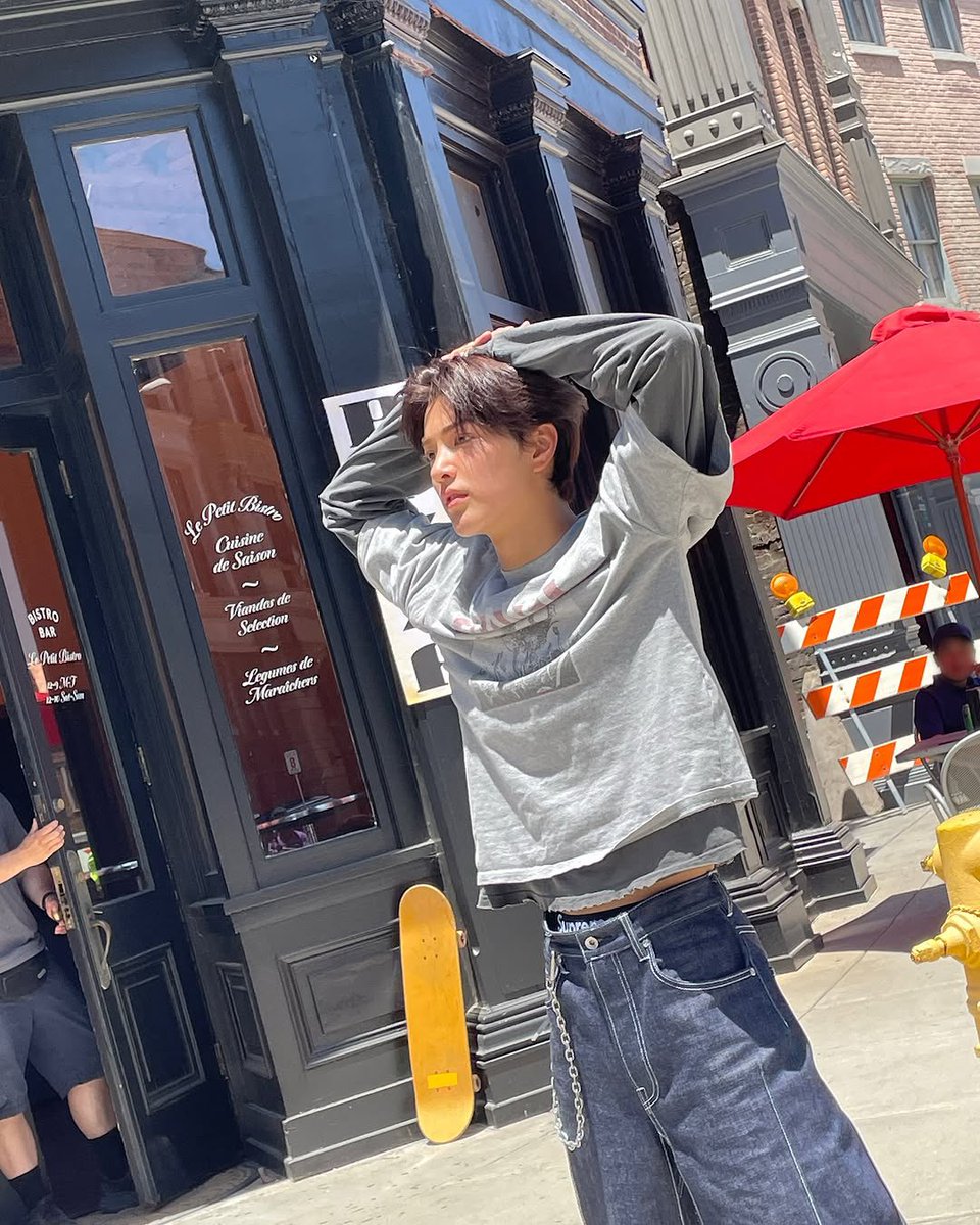 ahnkeenho's tweet photo. Caught between traffic lights and camera lights. Spoiler: I ran both. Not trying, just GO-ing. https://t.co/Y3AERtF6hV
