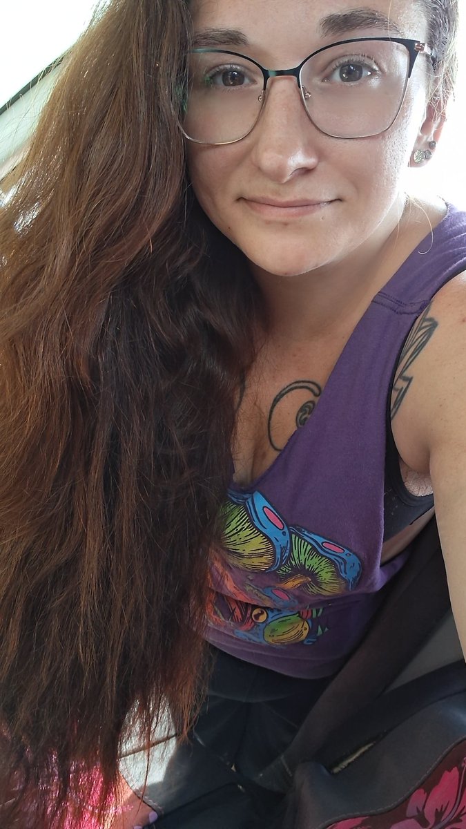 eNa_meekla14's tweet image. Off work finally. 🙌 #workingmom #workhardplayhard #gettingoverhim #LoveYourself