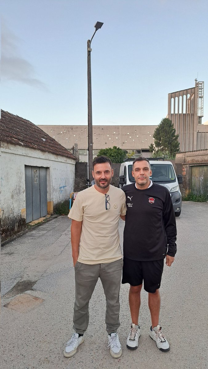 Buena charla q acabo de tener con el coach. Un tipo cercano,intenso y con las ideas claras. El carácter lo trae de serie.