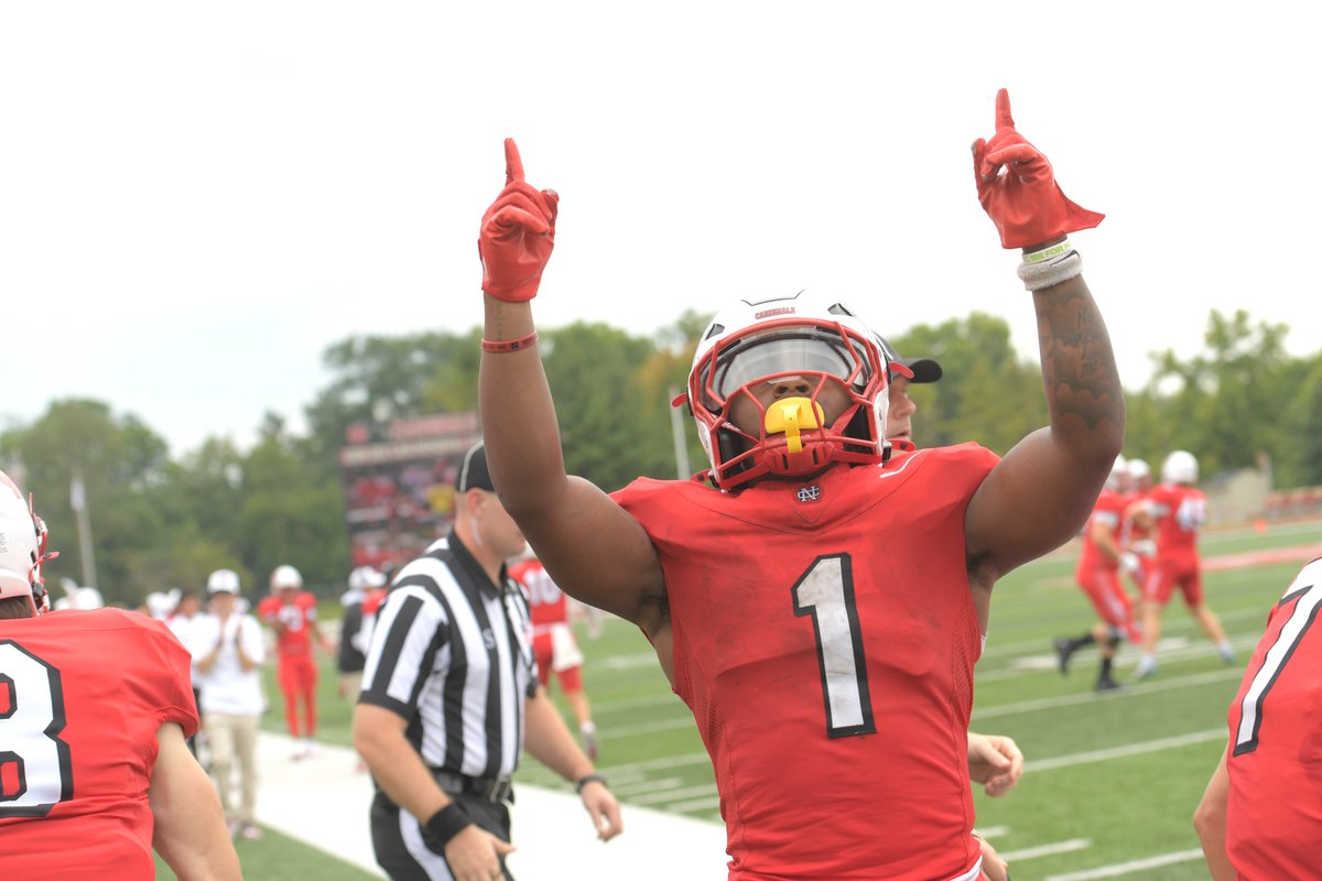 Sean Allen rushes for a 10-yard touchdown. Cardinals lead Carthage 7-0 in the first. 

#WeAreNC | #d3fb