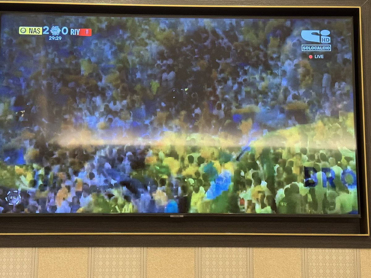 SOMAIR2012's tweet image. اليوم متواجد في روما وشاهدت مباراة النصر والرياض منقولة على قناة إيطاليه والبارح مباراة الهلال والأهلي على نفس القناة. ايضا قمصان الاندية السعودية وجدتها في محلات الرياضة هنا. 
هذا من أكبر الادلة على نجاح تسويق الدوري السعودي ليكون ضمن اشهر الدوريات عالميا.