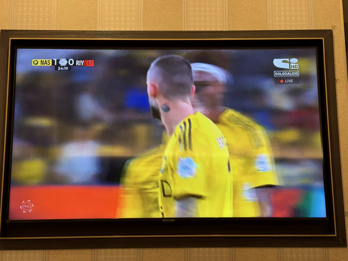 SOMAIR2012's tweet image. اليوم متواجد في روما وشاهدت مباراة النصر والرياض منقولة على قناة إيطاليه والبارح مباراة الهلال والأهلي على نفس القناة. ايضا قمصان الاندية السعودية وجدتها في محلات الرياضة هنا. 
هذا من أكبر الادلة على نجاح تسويق الدوري السعودي ليكون ضمن اشهر الدوريات عالميا.