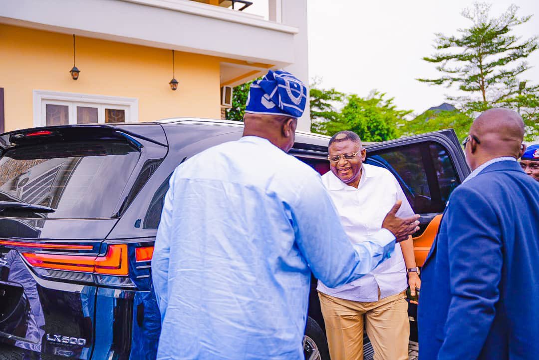 Earlier today in Abuja, I paid a condolence visit to our National Chairman, Prof. Nentawe Yilwatda, over the passing of his dear mother. 

My thoughts and prayers are with him and the family in this difficult time.