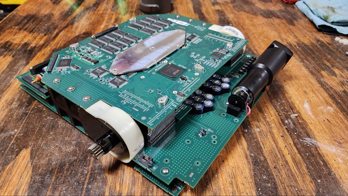 Alpha10six's tweet image. 6/12

inside the chassis you’ll find a 3d pcb assembly. 

drive motors and flipper motor attached to the pcba. 

also the park brake mechanism is part of the pcba;
more on that in the next post.