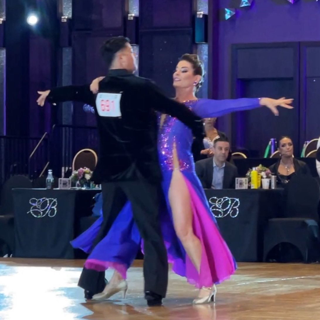 Happy National Dance Day!

#ballroomdance #ballroomdancers #dancepartners #foxtrot #americansmooth #NationalDanceDay