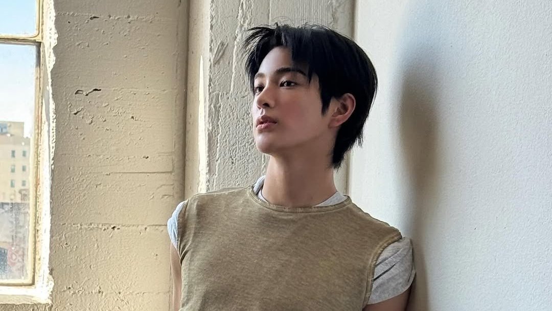 ahnkeenho's tweet photo. Didn’t ask for the spotlight, but the spotlight asked for me. :p https://t.co/LQ9S4L9nPR