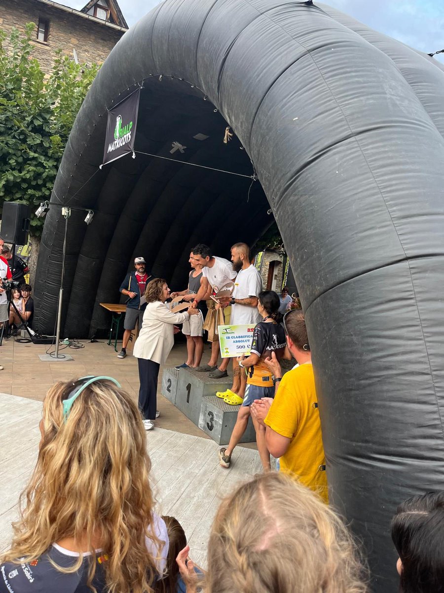 govpirineuiaran's tweet photo. 🏃‍➡️ La consellera d’Interior i Seguretat Pública, Núria Parlon Gil i la delegada del Govern, @silviaromerog han participat a l’entrega de premis de la 15a edició de la Rialp #Matxicots.

La delegada ha mostrat el seu suport als corredors i corredores i a l'esdeveniment. https://t.co/lLaFqOTVGx