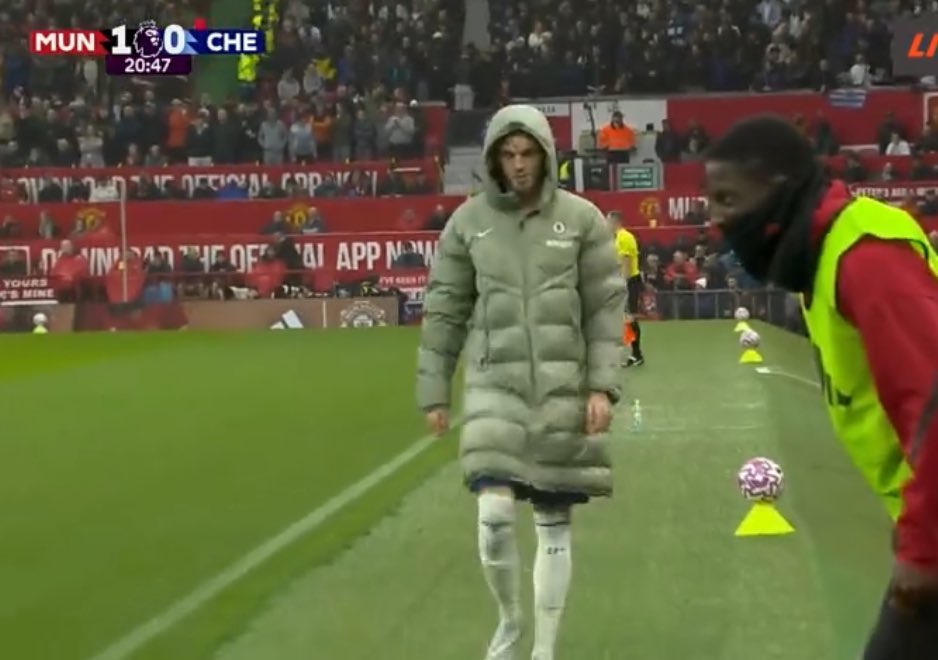 Mainoo cant hold it😂😂