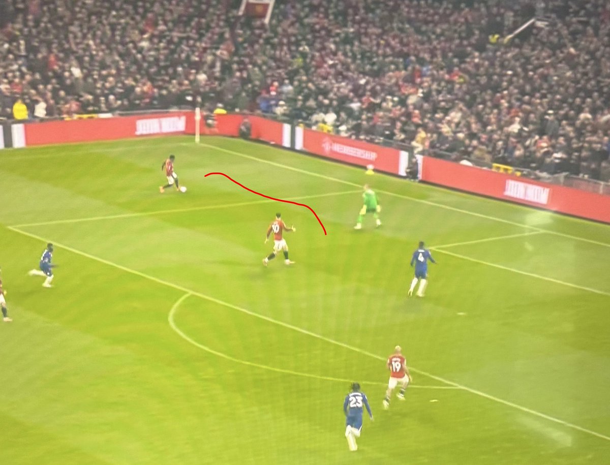 UtdForever7's tweet photo. 🚨At 2-0 up, this was the moment to kill the game. Amad had the chance to slip it across to Šeško for a simple tap-in and it’s 3-0… game over. 

Instead, the chance goes begging and we left the door open. Fine margins at this level – one pass can decide everything. #MUFC https://t.co/vzpoDWKjRZ
