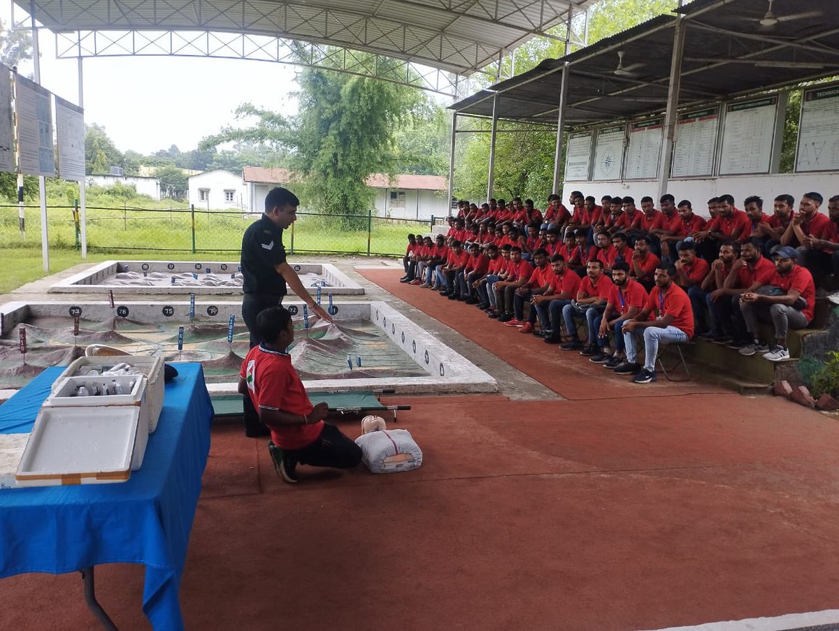 ndmaindia's tweet image. Aapda Mitra volunteers,successfully underwent a four day Leadership Training Capsule at Bihar Regimental Centre, @PIBHomeAffairs@ndma Cantonment. It was conducted by Jharkhand &amp;amp; Bihar Sub Area.
#AapdaMitra #DisasterManagement