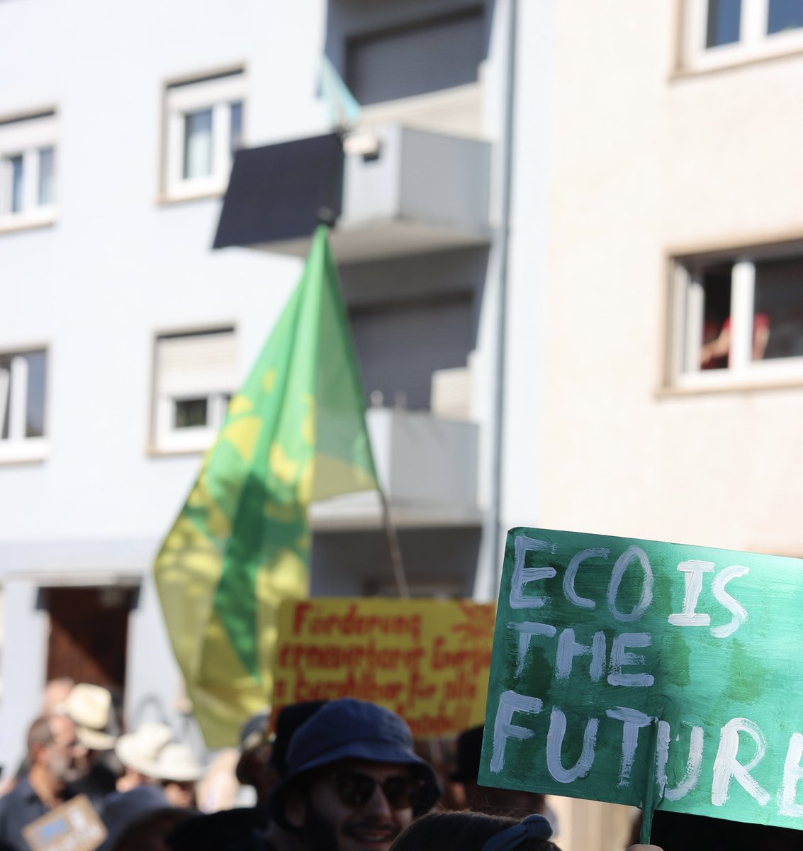 sbamueller's tweet image. Bilder von der #FridaysforFuture #Demo in #Freiburg. Es waren rund 2000 Leute beim #Kilmastreik in Freiburg und die Redner kritisierten auch, dass es in Freiburg kein verbindliches Konzept für #Jugendbeteiligung gäbe.

#Gaskathi #protest #f4f #fff