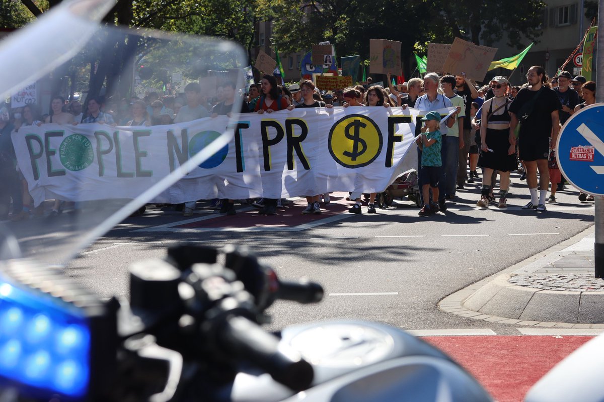 sbamueller's tweet image. Bilder von der #FridaysforFuture #Demo in #Freiburg. Es waren rund 2000 Leute beim #Kilmastreik in Freiburg und die Redner kritisierten auch, dass es in Freiburg kein verbindliches Konzept für #Jugendbeteiligung gäbe.

#Gaskathi #protest #f4f #fff