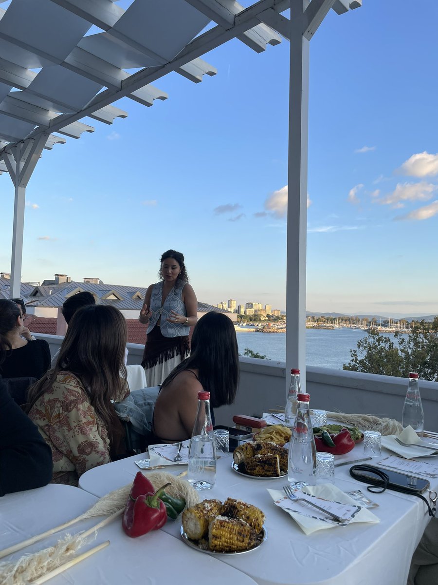 Un gran gusto acompañar al Embajador <a href="/CGjdl/">Javier Díaz de León</a> en la cata de mezcal organizada  en Moda/Karikoy por Lady Mezcal junto con <a href="/EmbaMexTur/">EmbaMexTur</a> . Fue una gran oportunidad de compartir rasgos de nuestra cultura con jóvenes de Estambul.