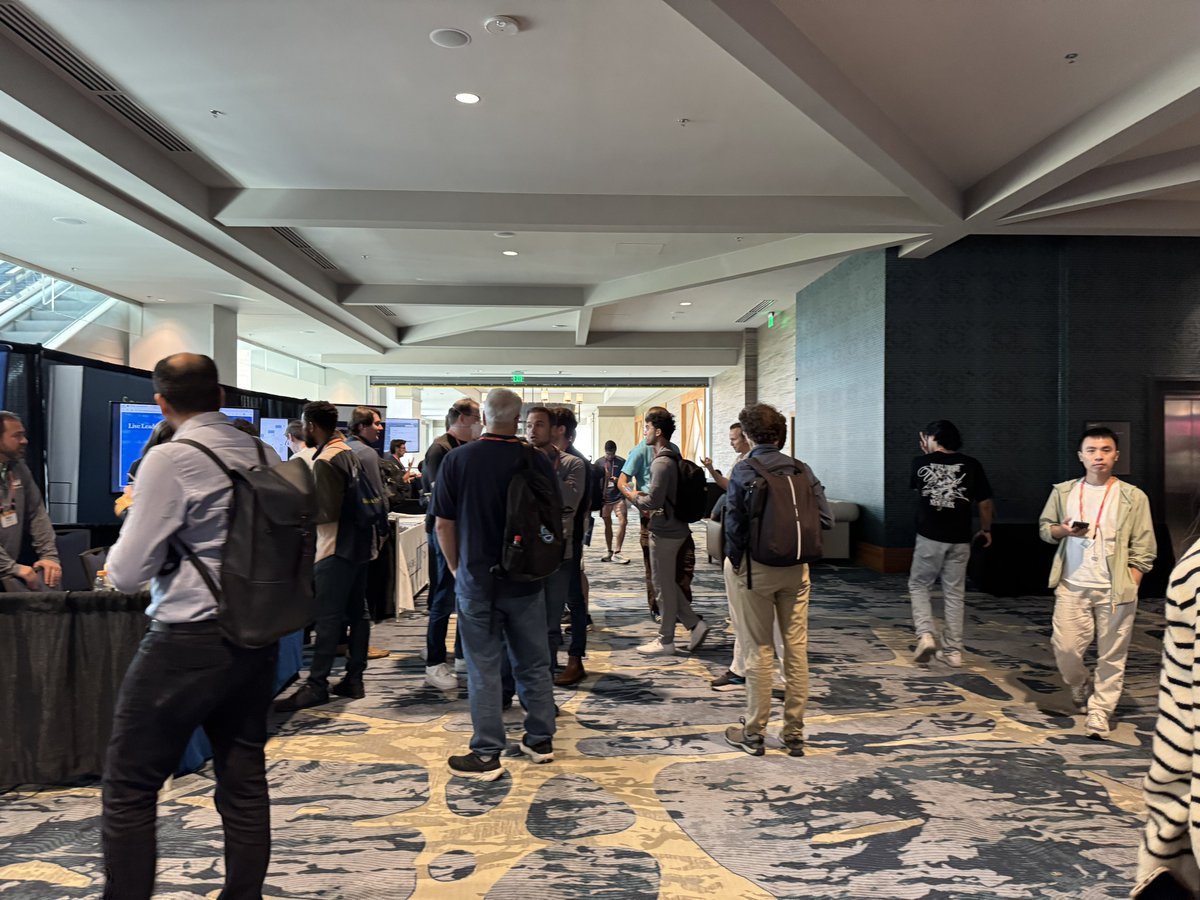 ciura_victor's tweet image. Flying home after a full week at @CppCon.
Thought provoking sessions pushing the boundaries, great panels, enjoyable hallway conversations & relaxing dinner unwind chats with friends.
I feel energized for the remaining year!
👋 See you at the next one.
#CppCon