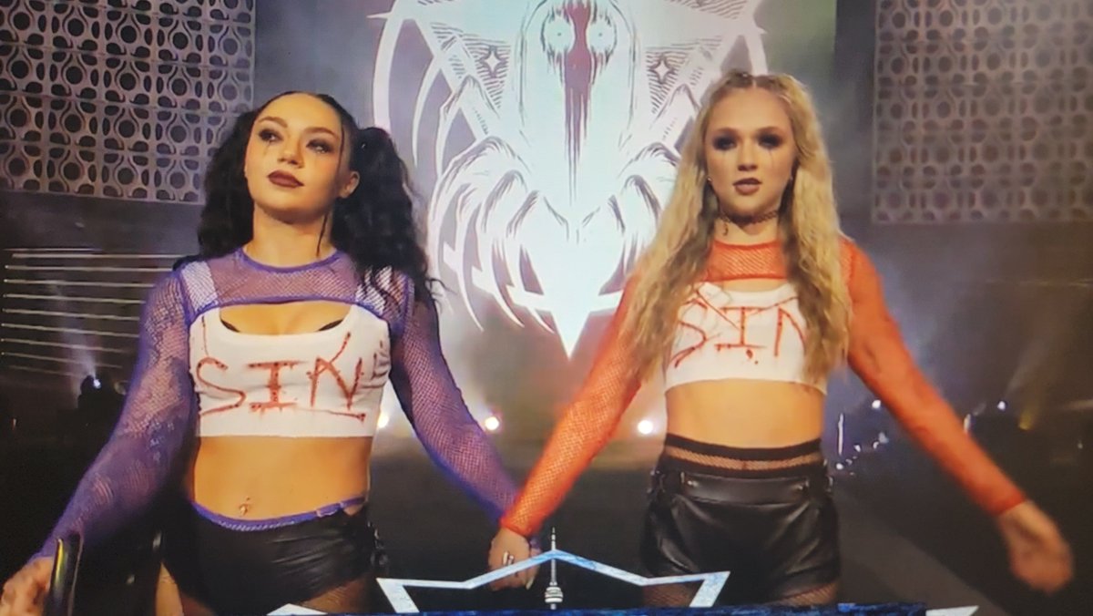 For the first time ever I would take the Blue and Red pill.  😉  #AEWTailgateBrawl | #AEW