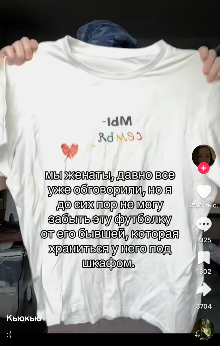 chilipizdrohan's tweet image. имхо считаю что это абсолютно нормально. если вы разошлись на хорошей ноте, то хранить дорогие душе вещи это уважение к своему прошлому. эти стереотипы если вы разошлись то ОБЯЗАНЫ сжечь подарки друг друга и по возможности насрать под дверь - кайнда фриковая херня