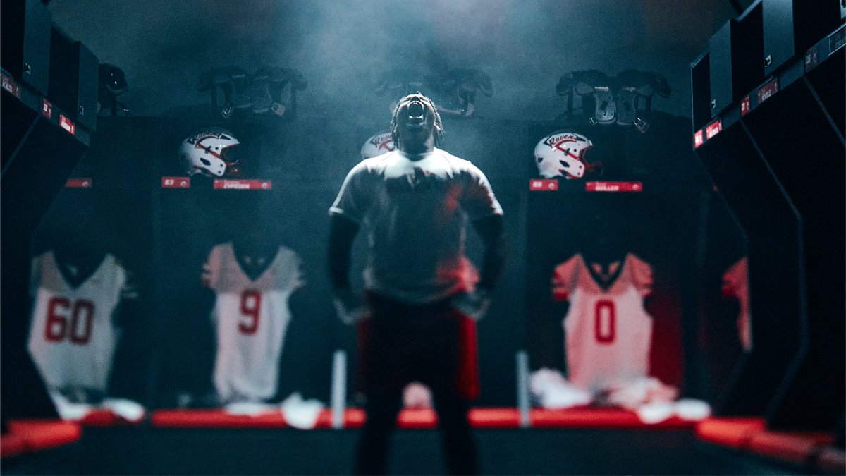 MMTHBuilt's tweet image. 50 years ago, Coach Dick Foster led the 1975 Red Ravens to an undefeated season that set the standard in Coffeyville. Today, his name lives on the Dick Foster Athletic Complex, where the @Red_Raven_FB train. Today, @cccredravens honor him and that season. 

📸:@MMTHStudio